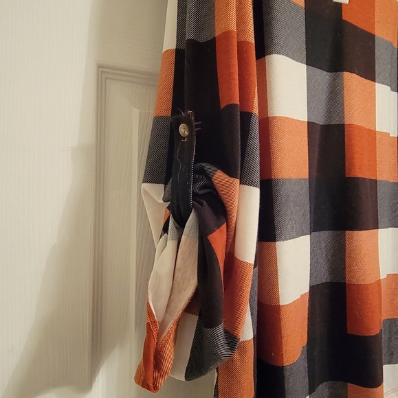 V Neck Plaid Top - Picture 4 of 6